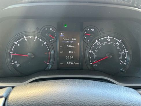 Used 2020 Toyota 4Runner SR5 AWD/4WD image 30
