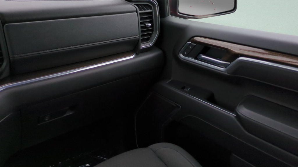 Used 2025 Chevrolet Silverado 1500 LT RWD image 13