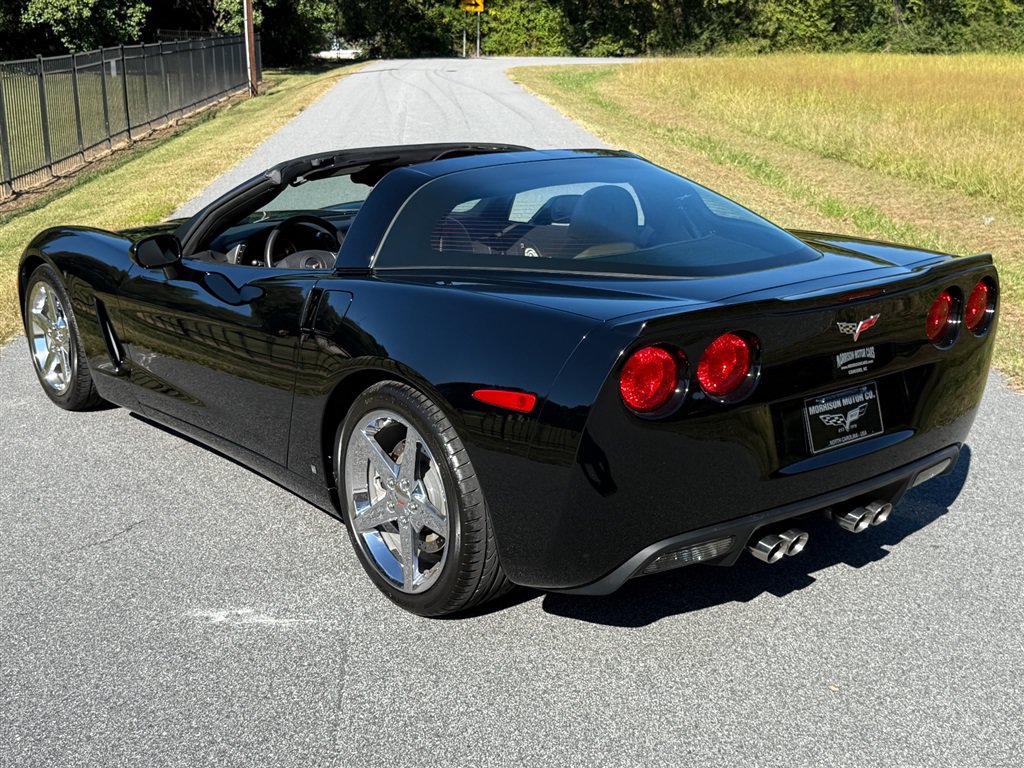 Used 2007 Chevrolet Corvette Coupe w/ Preferred Equipment Group RWD image 32