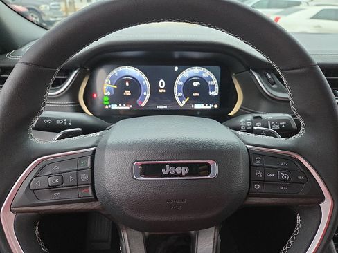 Used 2025 Jeep Grand Cherokee L Limited image 24