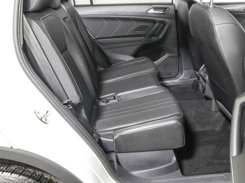 Used 2023 Volkswagen Tiguan SE AWD/4WD image 40