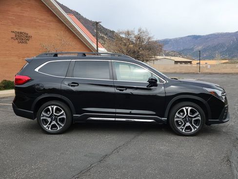 Used 2023 Subaru Ascent Limited image 2