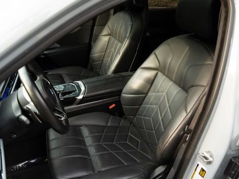 Used 2023 BMW 760i xDrive w/ Executive Package image 26