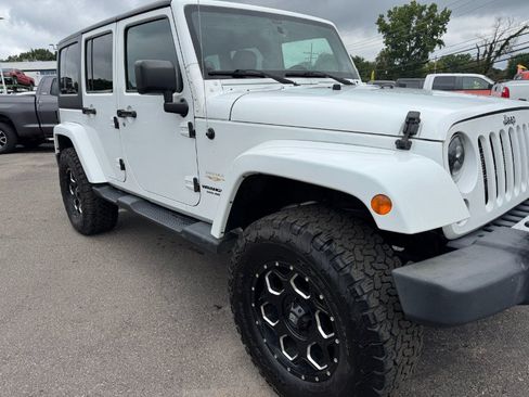 Used 2014 Jeep Wrangler Unlimited Sahara w/ Dual Top Group AWD/4WD image 12