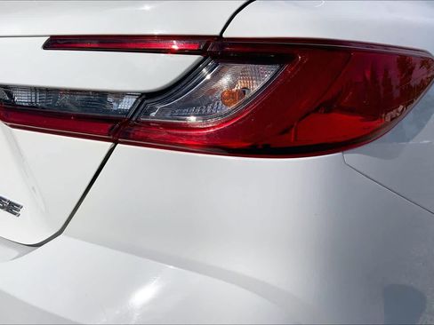 Used 2025 Toyota Camry SE FWD image 30