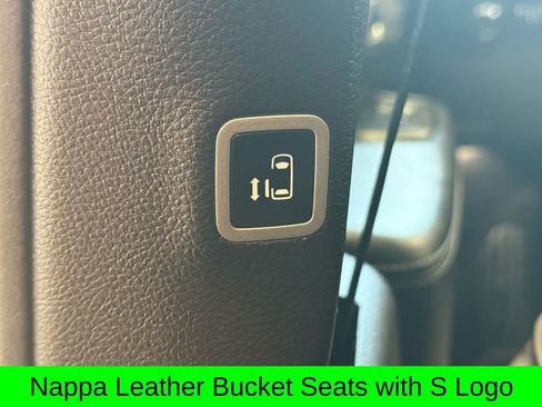 Used 2025 Chrysler Pacifica Limited image 15