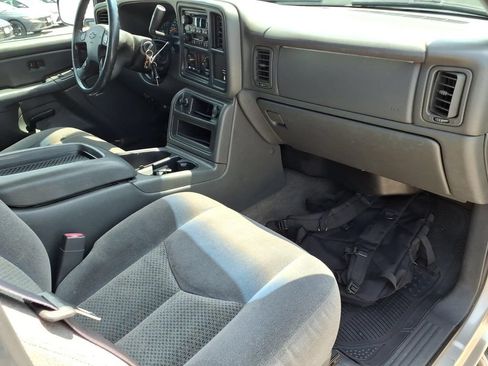 Used 2005 Chevrolet Silverado 2500 LS RWD image 17