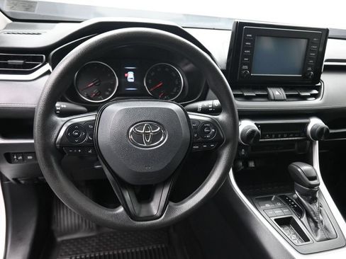 Used 2019 Toyota RAV4 LE FWD image 14