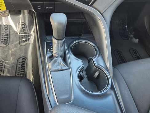 Used 2019 Toyota Camry LE FWD image 27