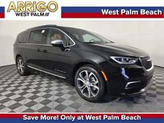 New 2026 Chrysler Pacifica Pinnacle w/ Trailer Tow Group video 1