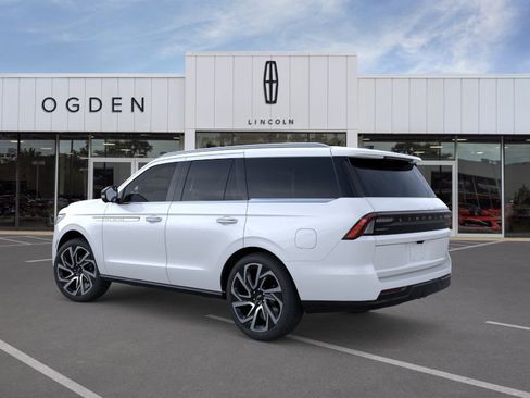New 2026 Lincoln Navigator Reserve AWD/4WD image 4
