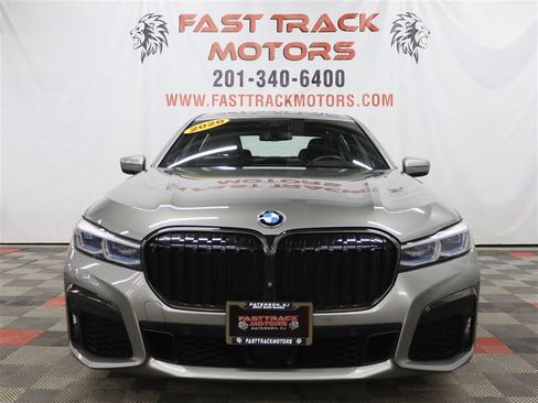 Used 2020 BMW 750i xDrive w/ Executive Package image 2