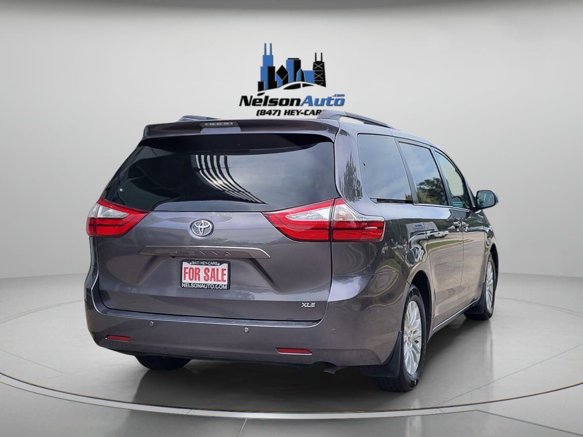Used 2016 Toyota Sienna XLE w/ XLE Navigation Package FWD image 4