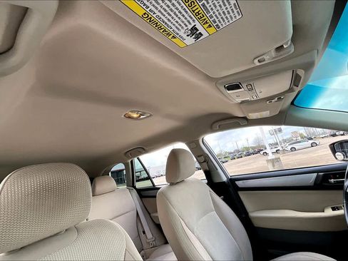 Used 2017 Subaru Outback 2.5i Premium image 14