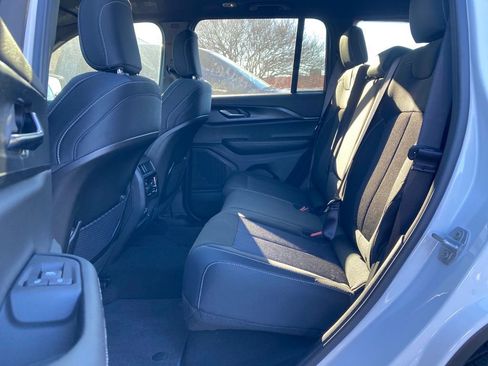 New 2025 Jeep Grand Cherokee 4WD image 24