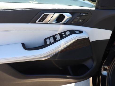 Certified 2023 BMW X7 xDrive40i w/ M Sport Package image 17