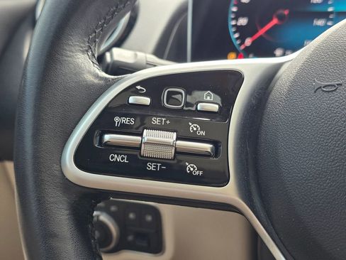 Used 2021 Mercedes-Benz GLB 250 4MATIC image 32