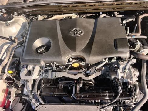 Used 2022 Toyota Camry SE image 10