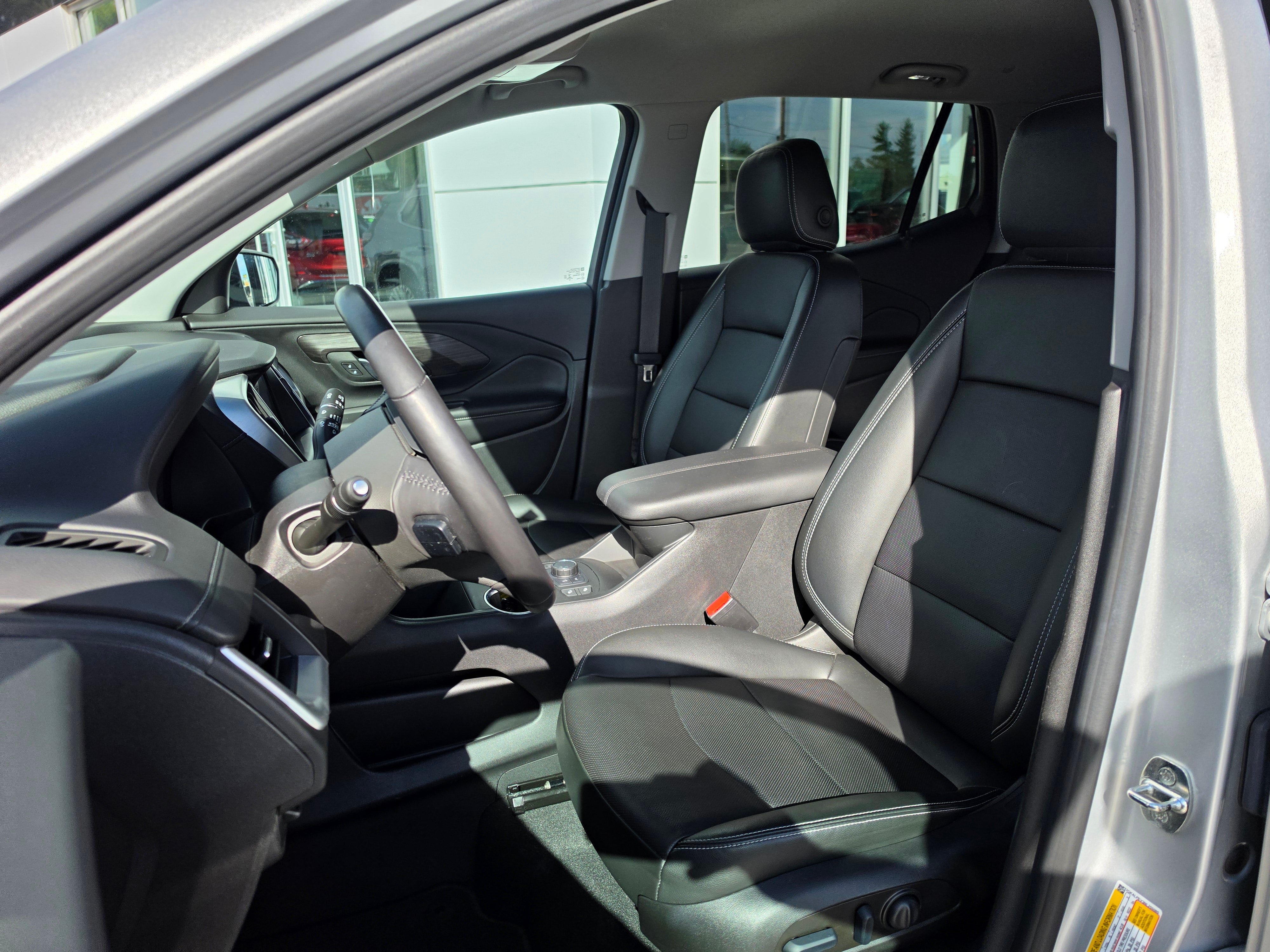 Used 2022 GMC Terrain SLT w/ Tech Package FWD image 10