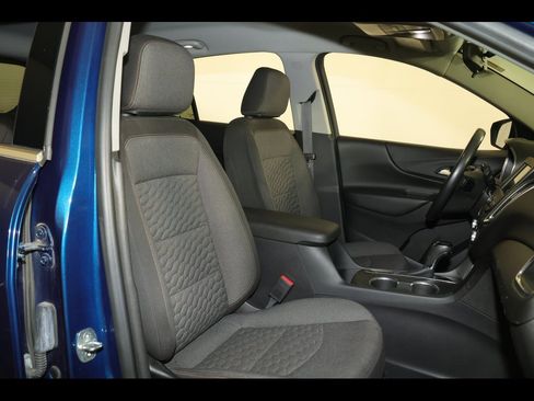 Used 2020 Chevrolet Equinox LT w/ Driver Convenience Package image 28