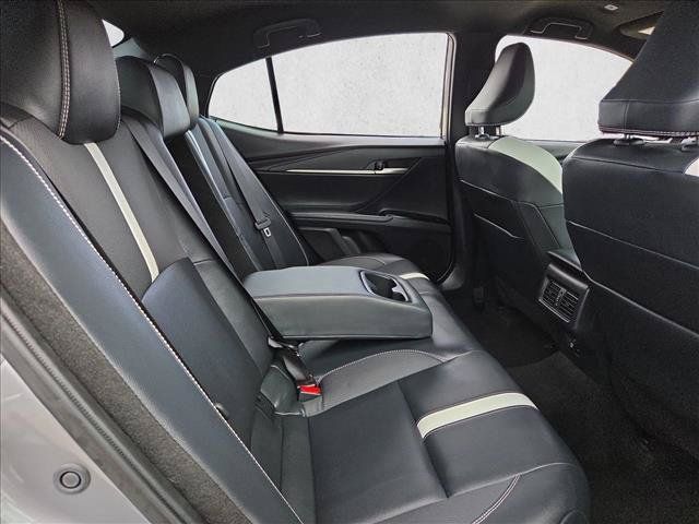 Used 2025 Toyota Camry SE FWD image 17