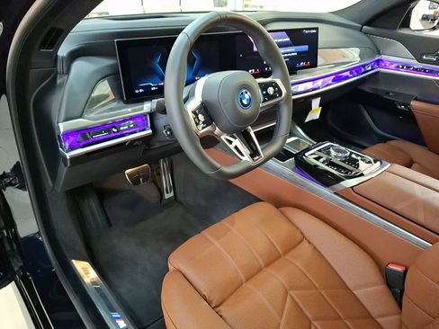 Used 2025 BMW i7 xDrive60 w/ M Sport Package RWD image 9