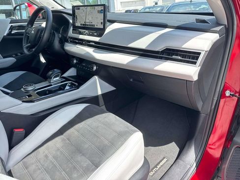 Used 2025 Mitsubishi Outlander SE AWD/4WD image 14