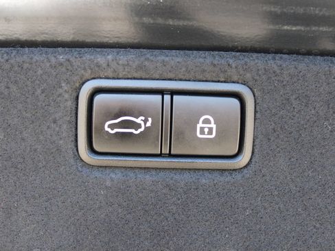 Used 2018 Genesis G80 3.3T Sport RWD image 9
