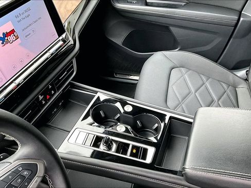 Used 2024 Volkswagen Atlas SE image 17