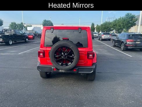 Used 2025 Jeep Wrangler Unlimited Sahara AWD/4WD image 11