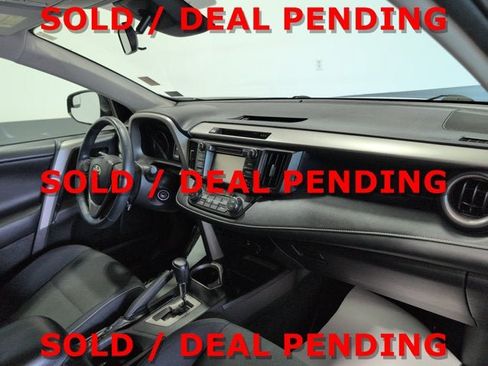 Used 2017 Toyota RAV4 XLE AWD/4WD image 16