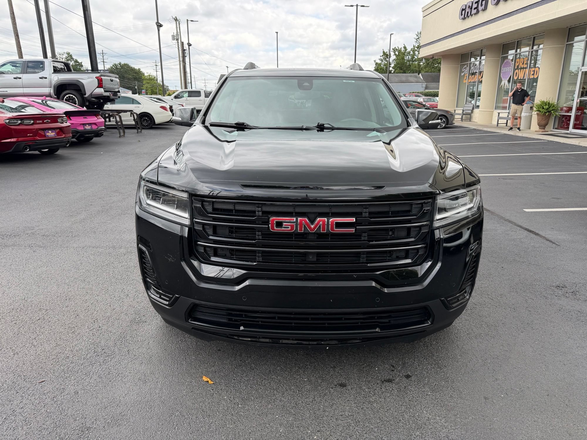 Used 2023 GMC Acadia SLE w/ Driver Convenience Package AWD/4WD image 2