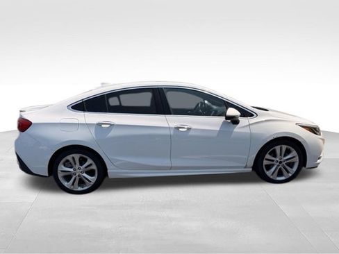Used 2018 Chevrolet Cruze Premier w/ Premier True North Edition FWD image 4