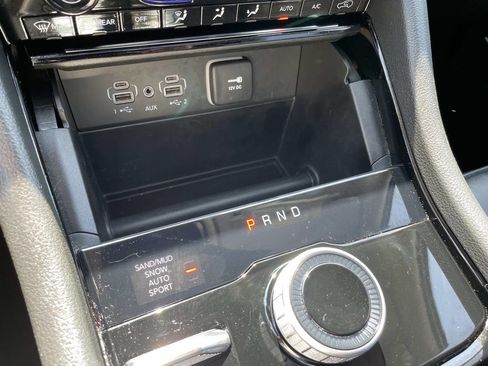 Used 2023 Jeep Grand Cherokee L Limited AWD/4WD image 46