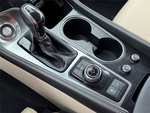 Used 2023 Nissan Maxima Platinum w/ Sport Mat Group FWD image 8