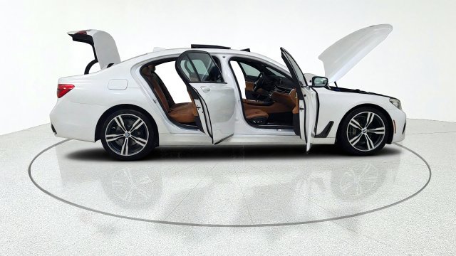 Used 2019 BMW 740i w/ M Sport Package RWD image 19