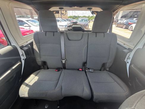 Used 2025 Jeep Wrangler Unlimited Sahara AWD/4WD image 38