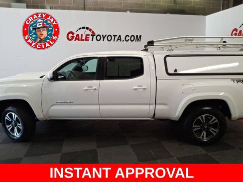 Used 2017 Toyota Tacoma TRD Sport w/ Tow Package AWD/4WD image 9