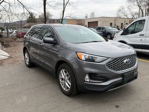 Used 2023 Ford Edge SEL w/ Convenience Package image 9