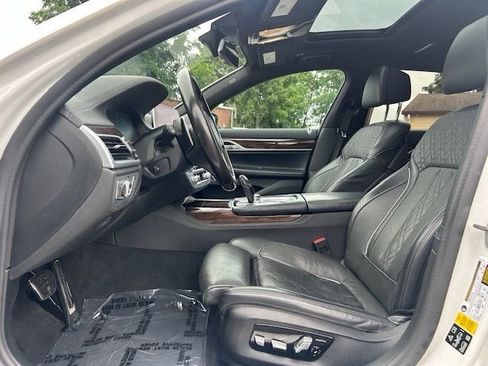 Used 2020 BMW 740i xDrive w/ M Sport Package AWD/4WD image 10