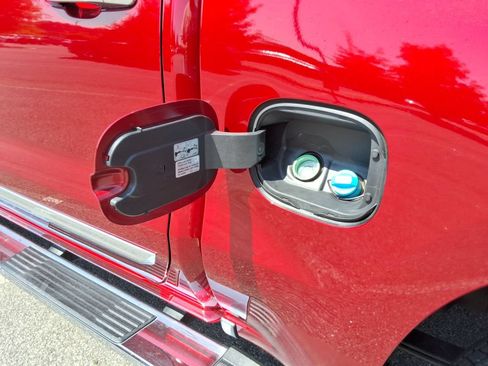 Certified 2023 Chevrolet Silverado 1500 High Country w/ High Country Premium Package AWD/4WD image 13