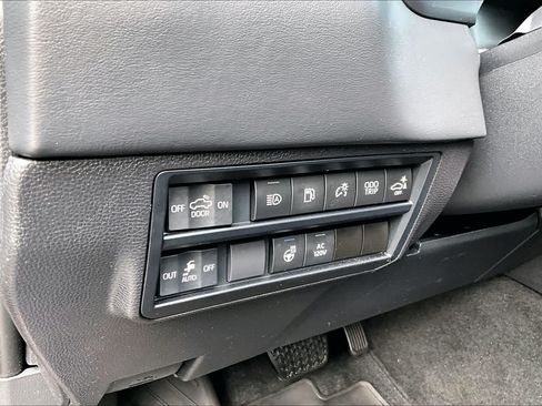 Used 2024 Toyota Tundra Platinum AWD/4WD image 33