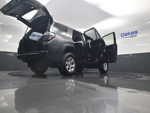 Used 2016 Toyota 4Runner SR5 AWD/4WD image 60