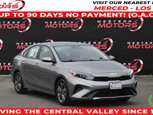 Used 2023 Kia Forte LXS image 1