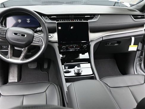 New 2025 Jeep Grand Cherokee L Limited image 26