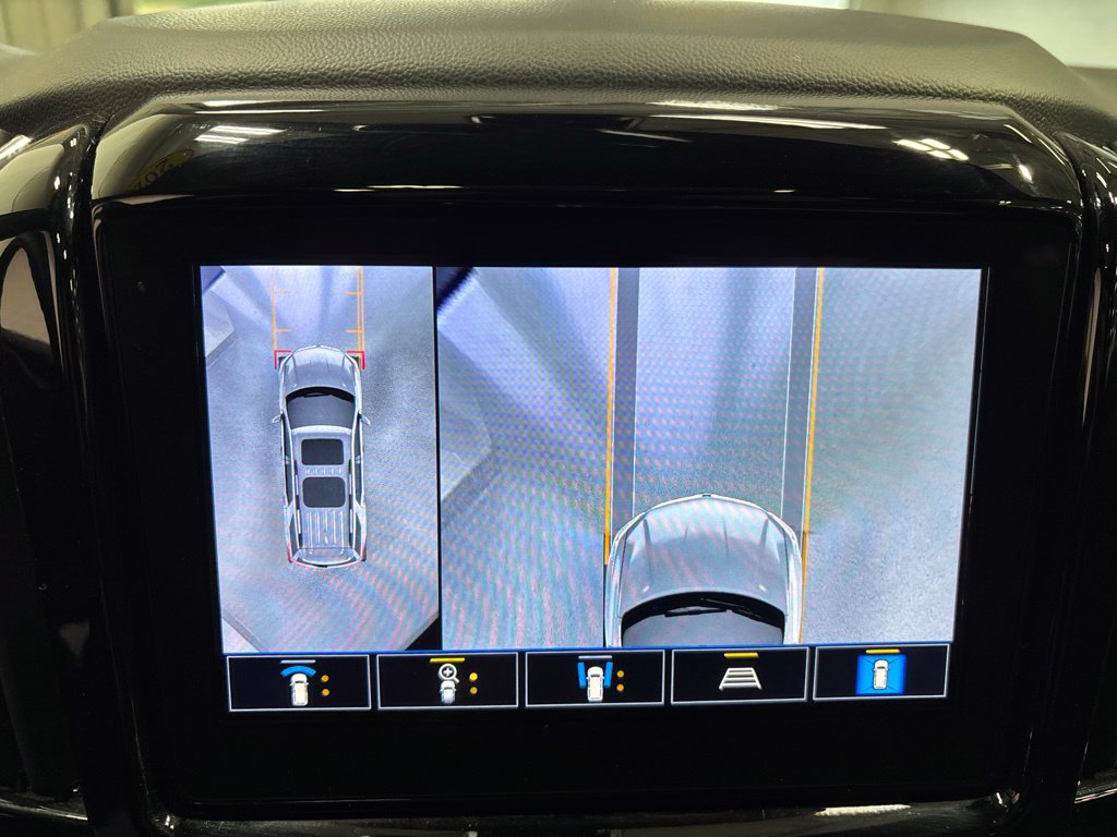 Used 2023 Chevrolet Traverse LT w/ LT Premium Package AWD/4WD image 26
