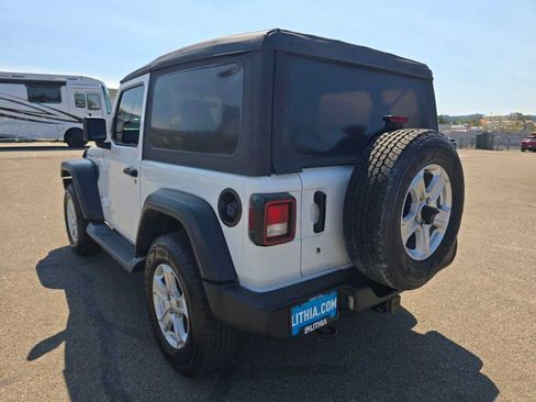 Used 2018 Jeep Wrangler Sport AWD/4WD image 3
