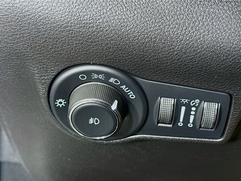 Used 2022 Jeep Compass Latitude w/ Sun and Sound Group AWD/4WD image 17