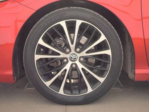 Used 2019 Toyota Camry SE FWD image 9
