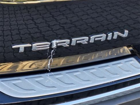 Certified 2022 GMC Terrain SLT w/ Infotainment Package II image 10